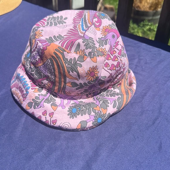 Prana Reversible Bucket hat brown metal logo to pink Floral pattern inner OS - Picture 4 of 8